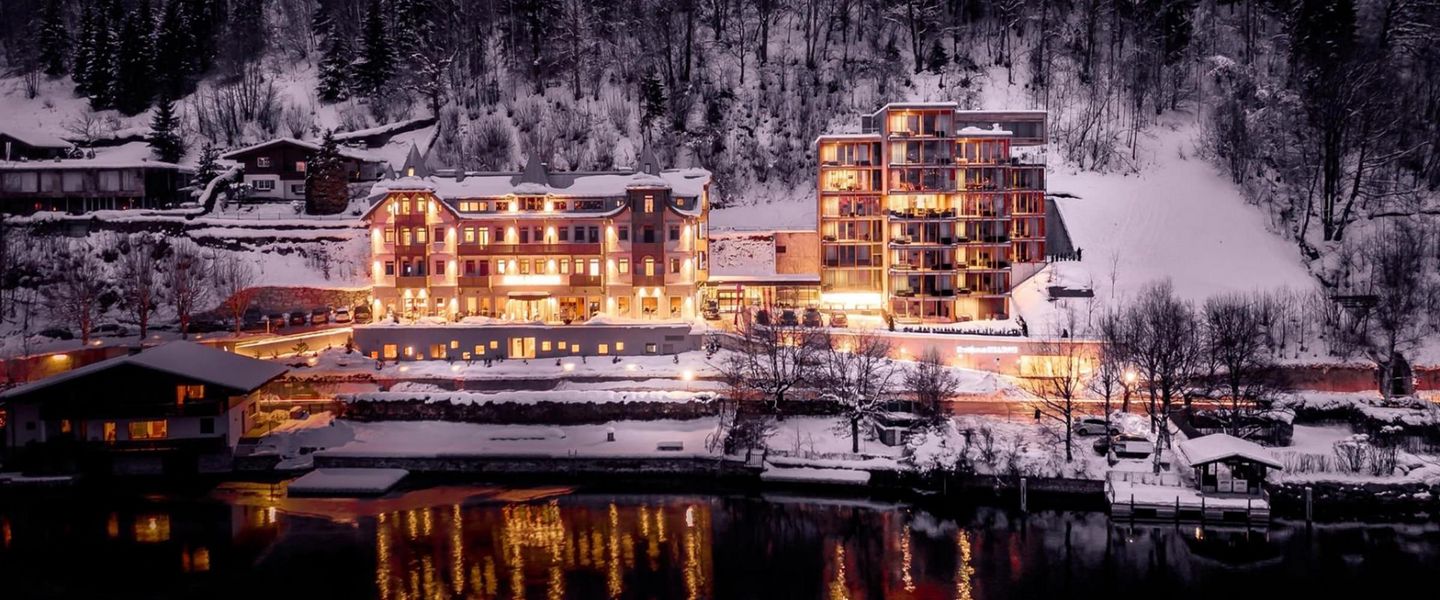 Seehotel Bellevue in Zell am See bei Nacht